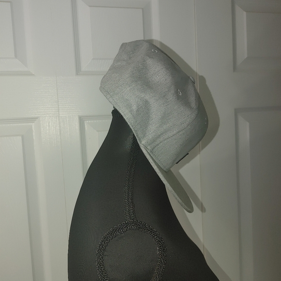 Vans Light Gray Snapback Hat/Cap OS NWOT - Picture 2 of 8